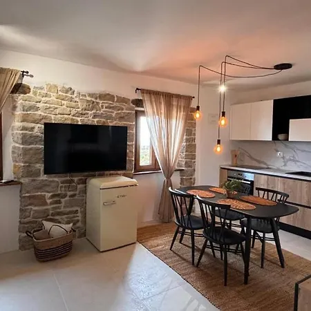 Iii By Guide Apartman *